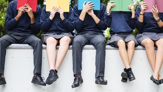 Cómo elegir el calzado adecuado para el uniforme escolar