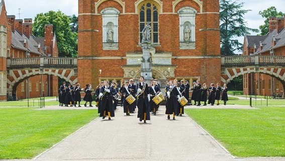 Historia de los uniformes de colegio