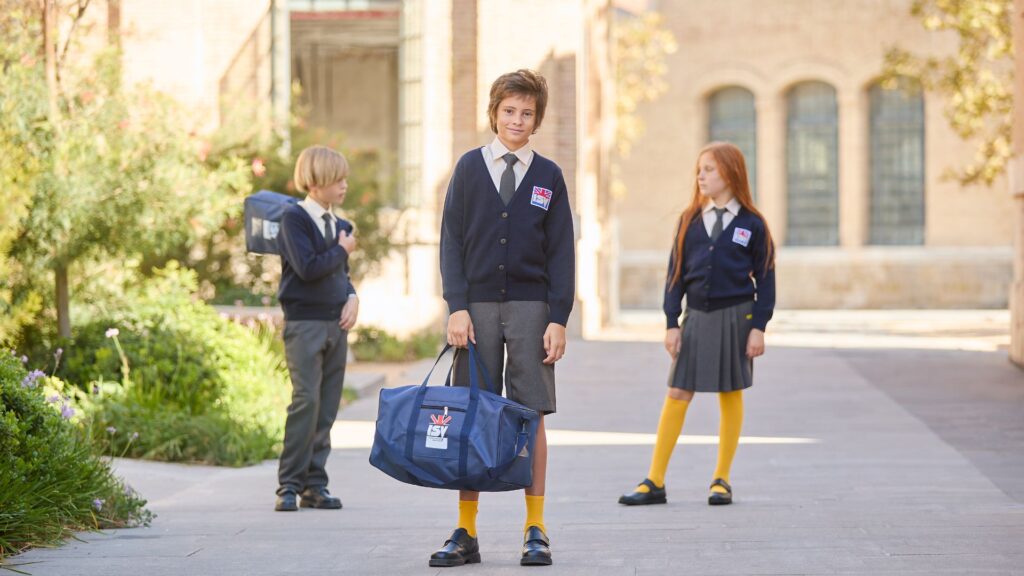 gestión de uniformes escolares  con Theresia